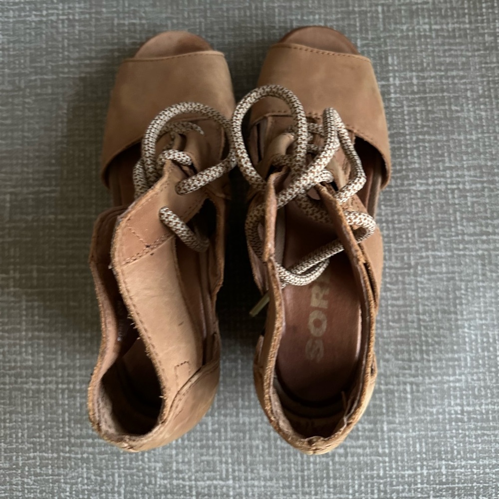 Sorel Joanie II Lace Wedge Sandal Size 7.5 Camel Taupe Leather Open Toe Lace-Up - Picture 10 of 14
